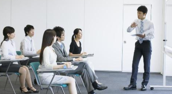 幼儿园|大龄未婚女性,工作何去何从?