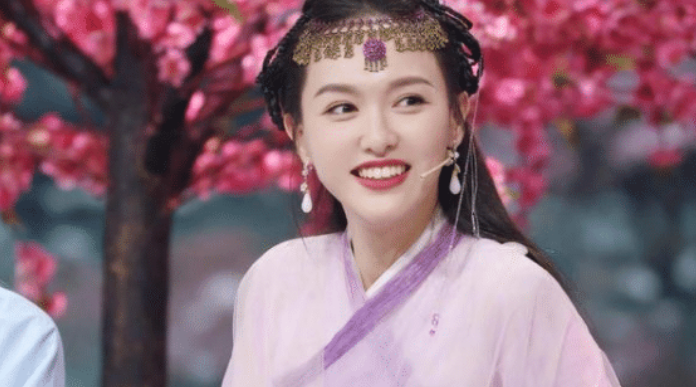 唐嫣|唐嫣喜钻石、杨幂爱翡翠,曾经的好闺蜜,喜好差距如此之大?