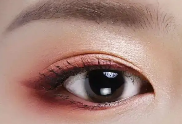 护肤品 秋天色彩的柔和魅力