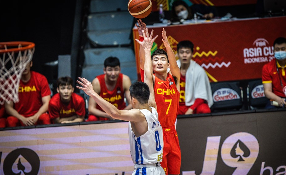 中国男篮|中国男篮大胜中国台北，周琦10+8，淘汰赛对手出炉，王哲林17分