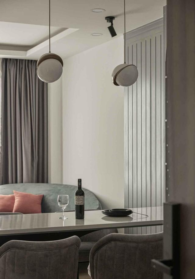 45㎡房子不大,装修却很到位!2间卧室都“不买床”,太会布置了