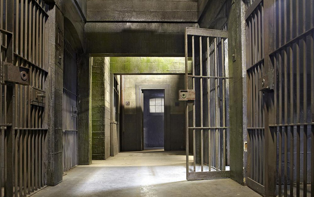 吴亦凡被判13年,最终会在哪个监狱服刑?