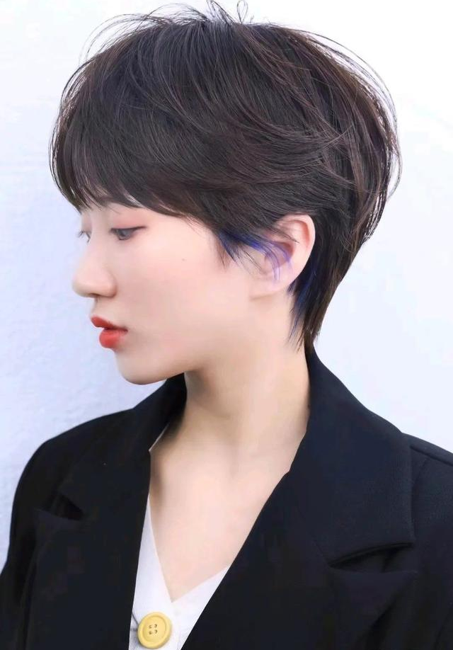 流行 15款新流行女发，不分长短都很美，很多爱美的女性都在剪