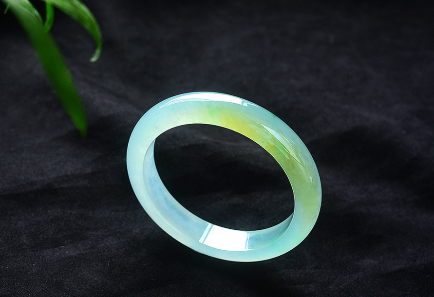 翡翠|翡翠是否值钱呢？哪种翡翠价格比较昂贵？决定翡翠价格的因素