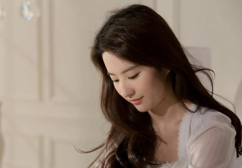 刘亦菲|刘亦菲称不想做仙女，仙女也要烟火气，搞笑跳舞样样通