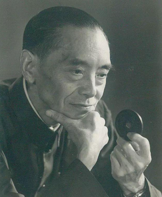 翡翠手镯|1945年，马定祥将五枚硬币藏到烧饼里，60年一枚硬币172万