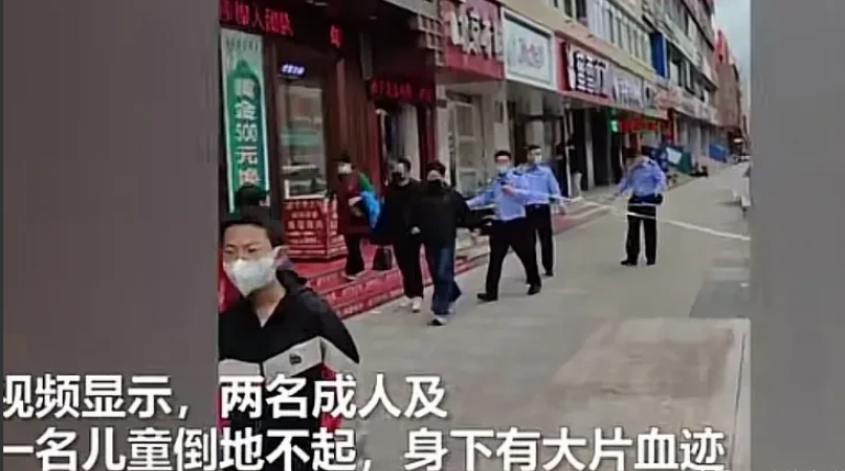 黑龙江哈尔滨,巴彦县巴彦镇步行街发生了一起严重暴力事件,致三人死亡