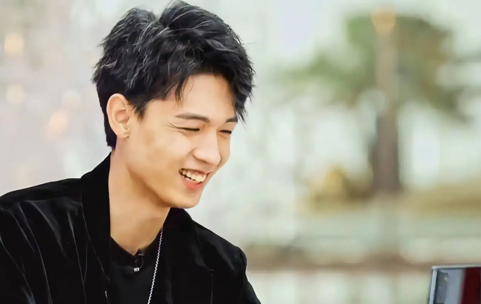 张云雷|张云雷是郭德纲从小按老艺术家培养的,偶然因为长相走红