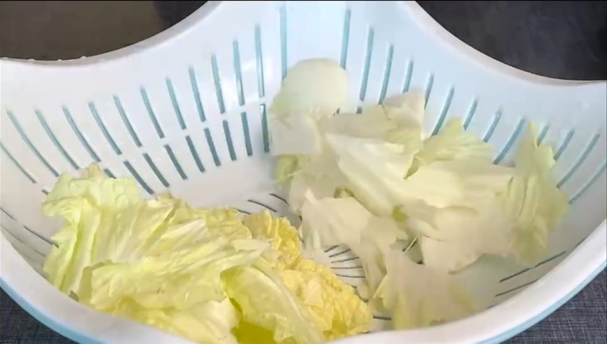 大冷的天，就爱吃点热乎的，家常版大锅菜和鸡蛋汤，做法超简单，营养又美味
