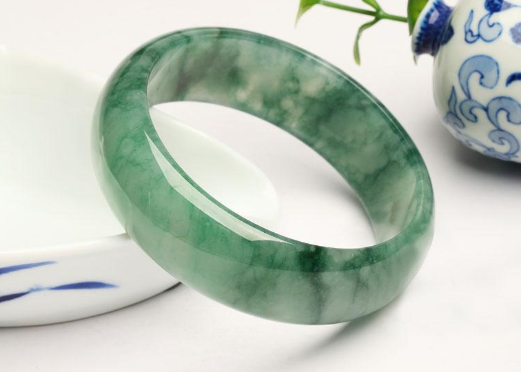 翡翠|对于翡翠手镯的收藏,存在着的问题有很多,这几点不得不说