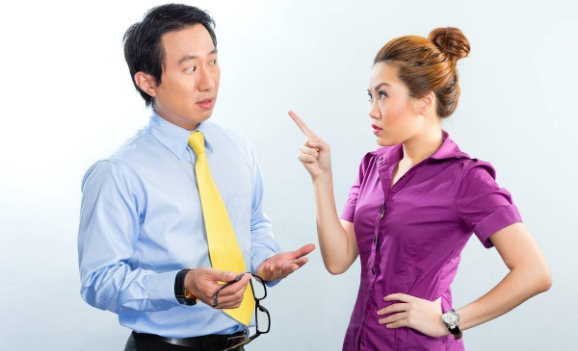 离职|老板不给员工加薪，反而降薪，这是为什么？