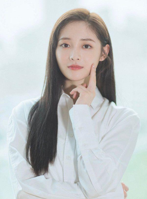 周洁琼|女团成员周洁琼，潜力新秀蔡徐坤，两人擦出了怎样的火花。