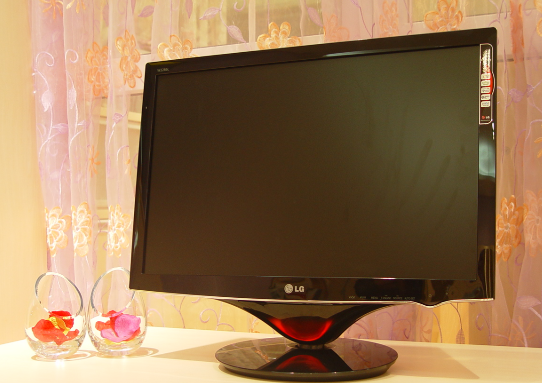 显示器|玩游戏和学习必备的装备:LG电竞显示器+游戏音响,你爱了吗