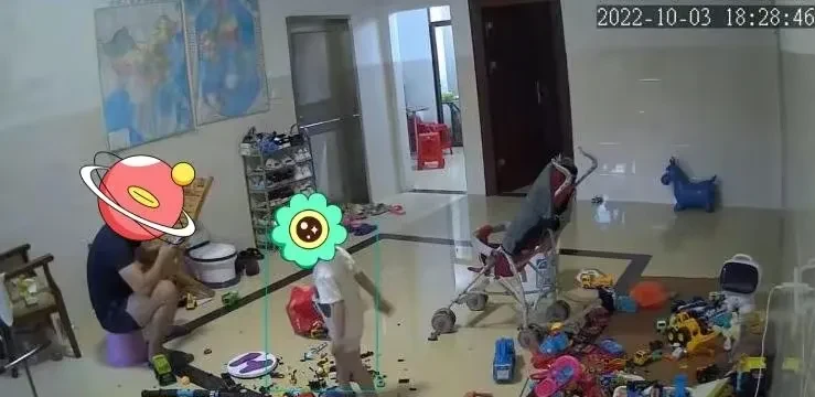 太狠了:跆拳道教练因2岁侄子将玩具扔到身上,一巴掌将其扇飞!