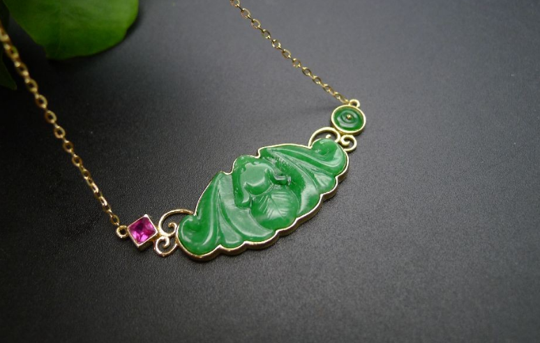 翡翠|它是一种会飞的动物，并且有着很好的寓意，就是翡翠蝙蝠