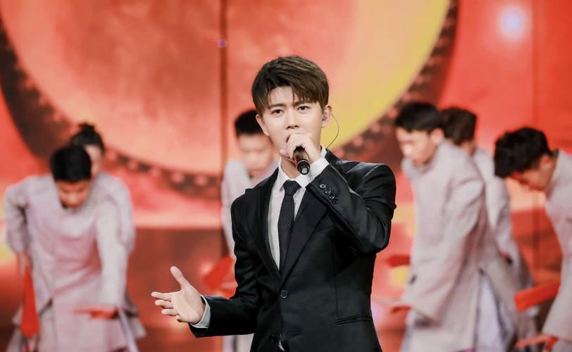 任嘉伦|才开始红起来,就公布恋情,任嘉伦的坦率更让他圈粉无数