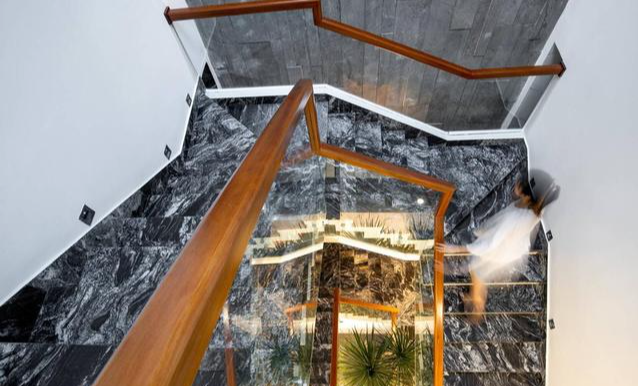 这是自建房的好处，拆老房，盖3层“小别墅”，独门独院生活悠闲