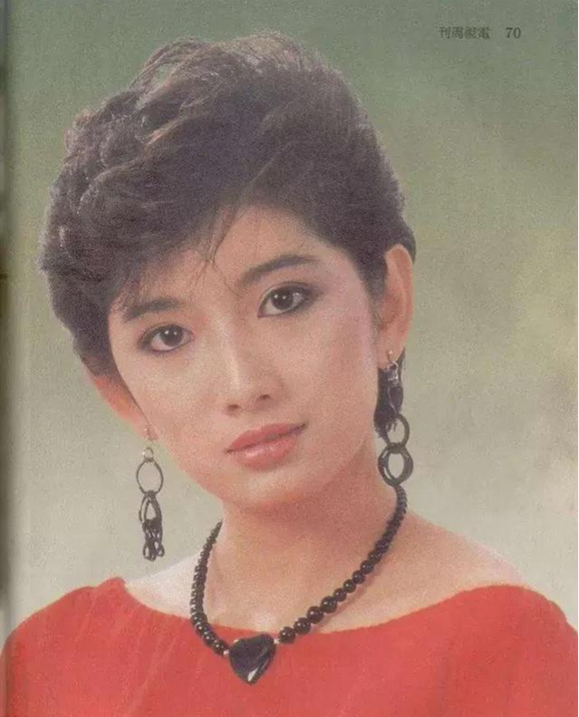 被生父侵犯,被丈夫家暴,46岁暴毙,最美“赵敏”的错位人生!