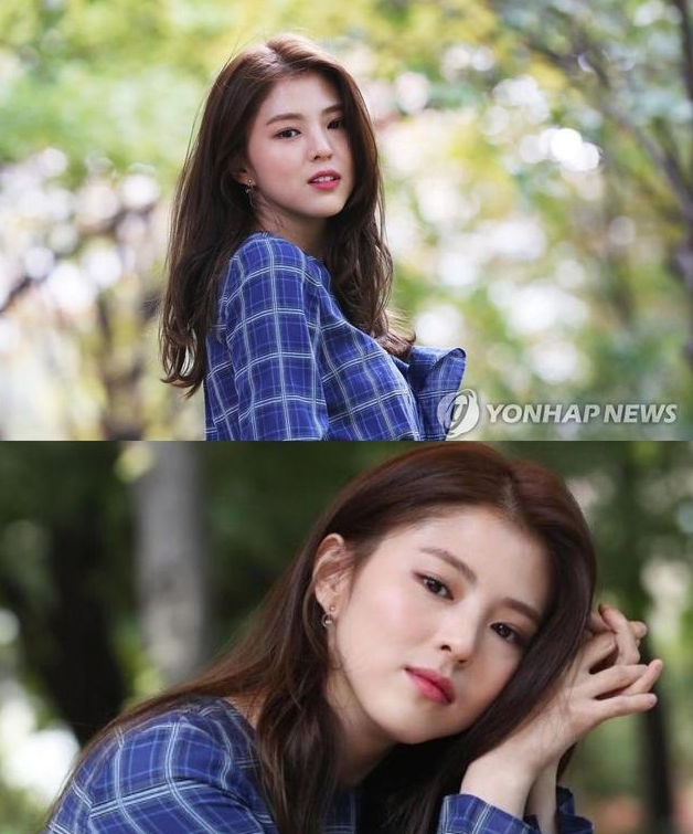 韩素希|韩国女星韩素希一袭蓝色格纹长裙,文艺范十足