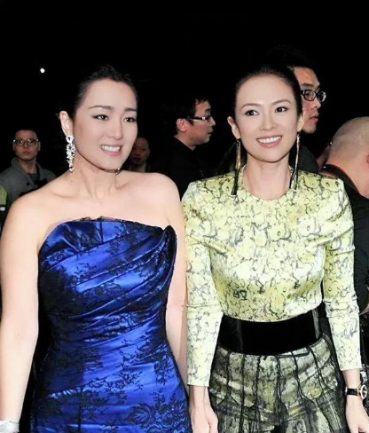 章子怡|巩皇和国际章同台比肩，这对姐妹花笑你看傻了！