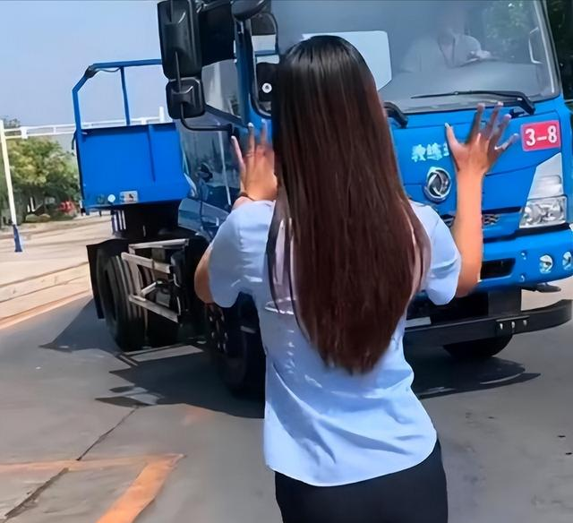 榜一大哥给妻子刷180万礼物,老公感谢:我们终于有钱结婚了