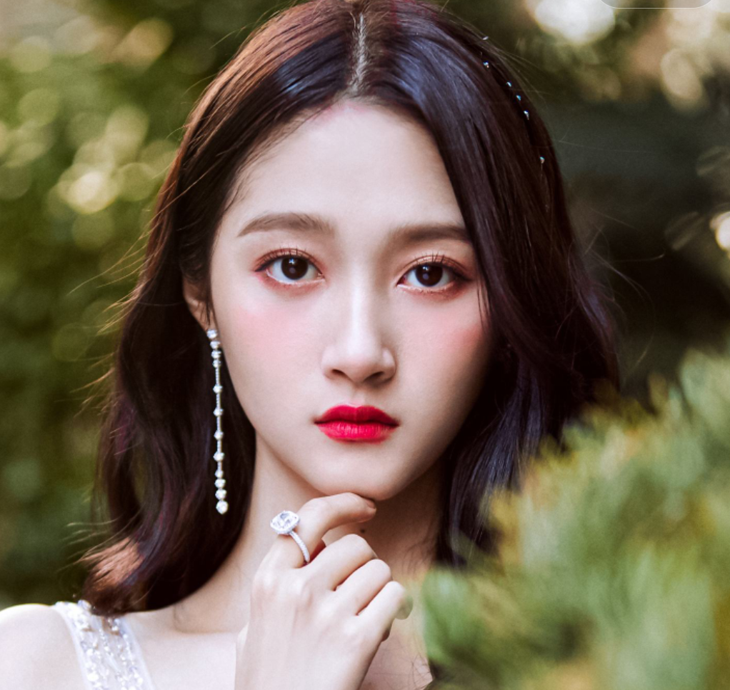 关晓彤|关晓彤,颜值巅峰还没到,等她的少女感褪去一些应该会更美