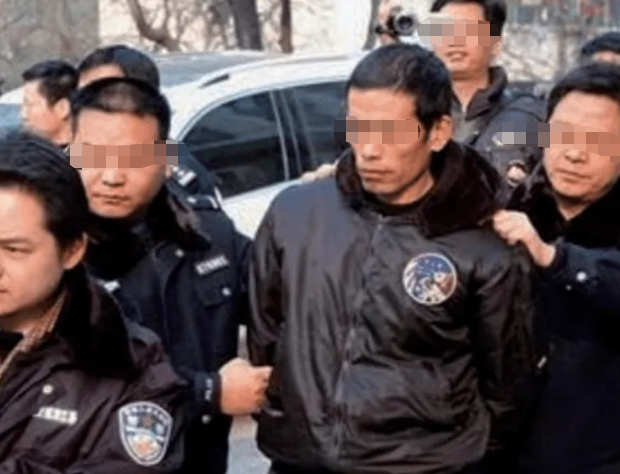 2002年浙江美女杀人潜逃,为自保嫁入医学权威世家,11年后终被捕