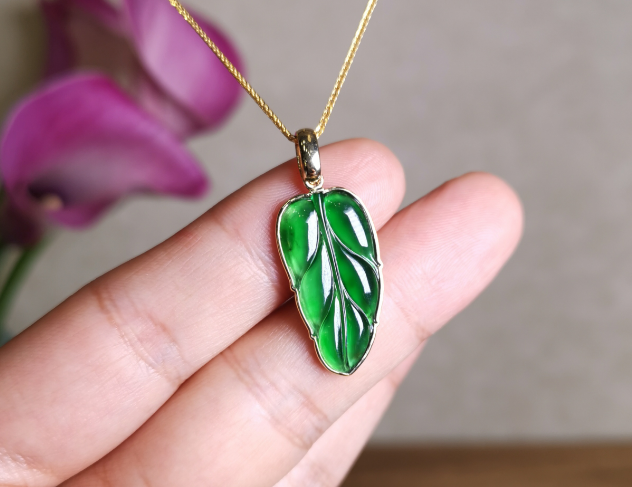 翡翠|翡翠饰品可以提升品味，还有很好的收藏价值，使用性能非常高