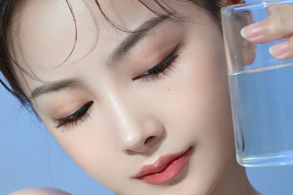 化妆 能捏出水的白开水妆容,自然通透又水润,快来get吧