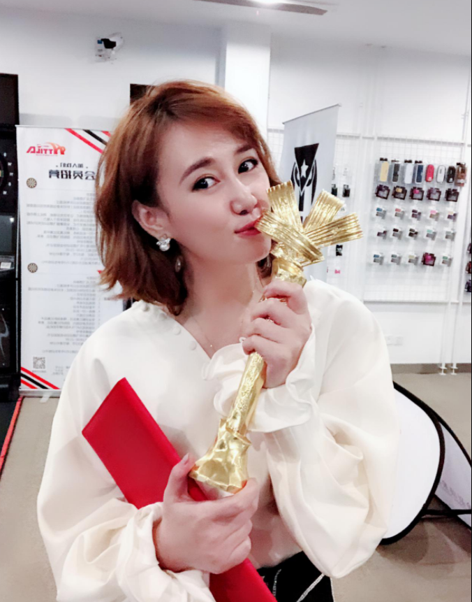 沙宝亮|50岁沙宝亮官宣恋情，新女友小自己16岁，曾是黄渤同班同学