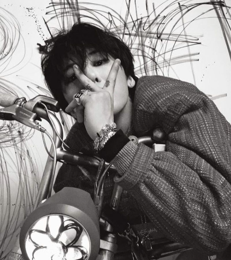 金智妮 Jennie示范着装,樱花粉色赏樱气色真好,不化妆也可以。