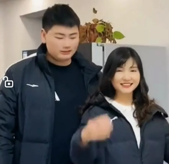 朱单伟|朱单伟因祸得福了，又有了漂亮的新女友？比陈亚男强多了！