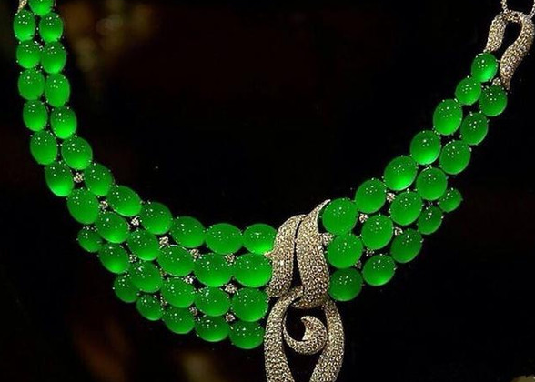 翡翠手镯|翡翠手镯怎么挑选,才更适合自己?快把这篇文章收藏下来