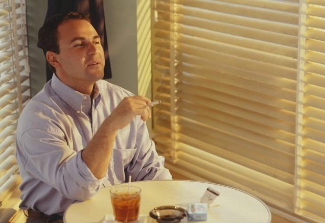 疾病|45岁以后，要避开4个短命的习惯，改掉的越早越增寿，越晚越减寿