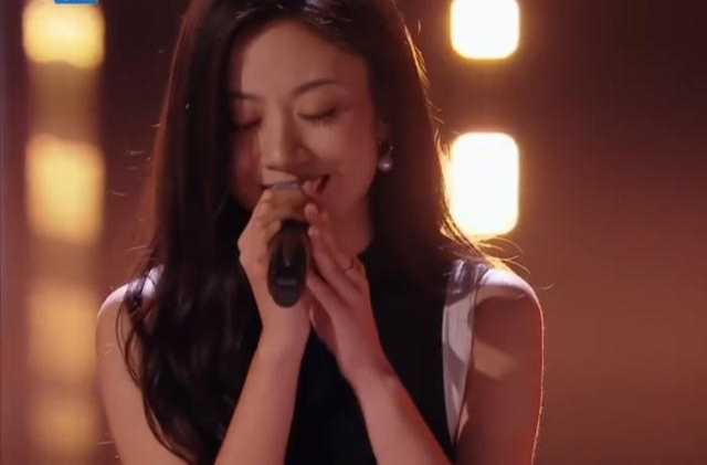 李克勤|李克勤好声音首秀，语言交流果然还是问题，喜获8转选手也未必稳