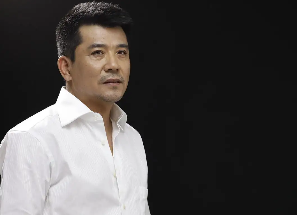 孙淳|出道40年的孙淳,从年轻到如今60多岁,事业也获得了不俗的成就