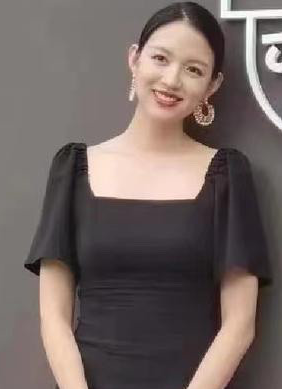 谭卓|董洁、董璇、关悦、谭卓带娃参加活动,无滤镜下的容貌太真实了