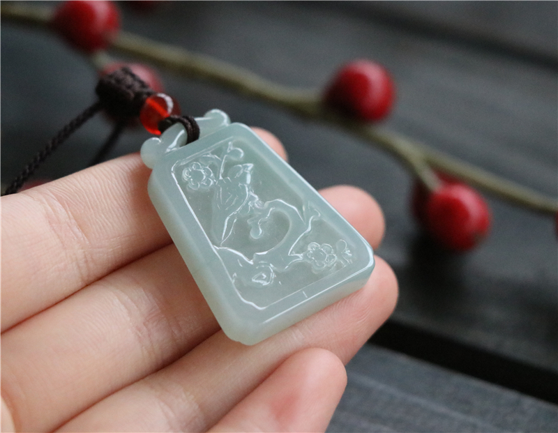 翡翠|购买的翡翠很清透，颜色也很好看，为什么一捏就碎了？