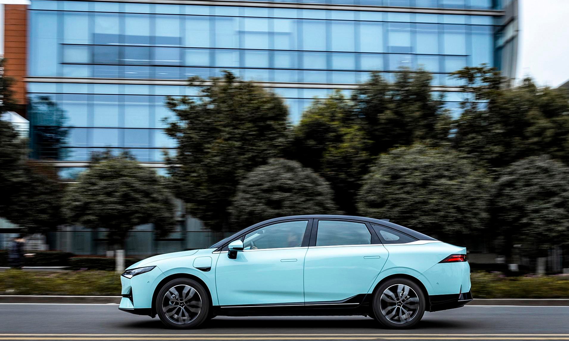 芯片|免费升级高通8155芯片的极氪001引热议？车企就该这么卷