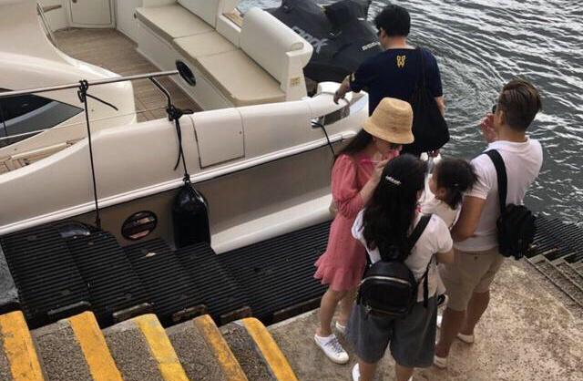 郭富城|郭富城带方媛游艇出海,女儿亮相,似乎更像爸爸