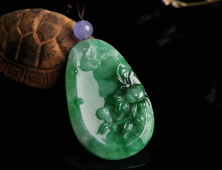 翡翠|购买的翡翠很清透，颜色也很好看，为什么一捏就碎了？