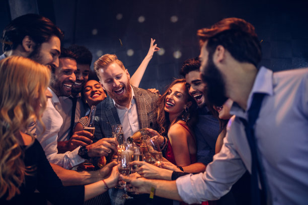 |职场上，巴结领导的同事应该怎么做？