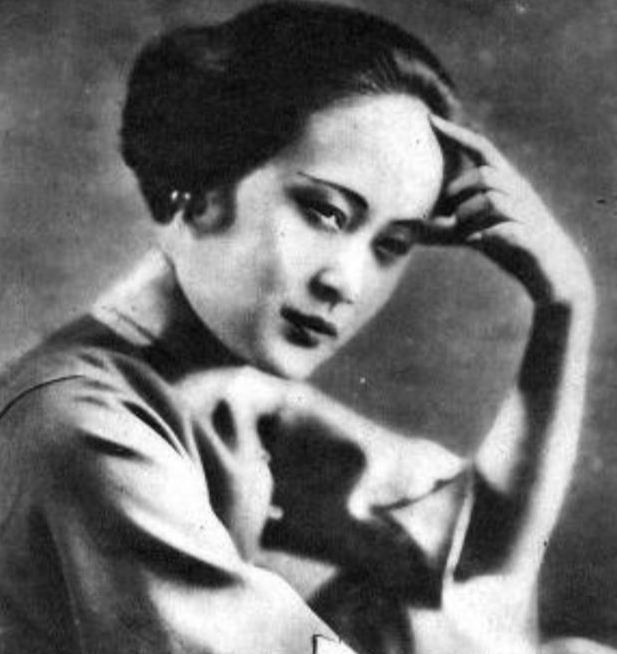 工作室|一代风流影后，赌博成性散尽家财，嫁给经济学博士老年行乞