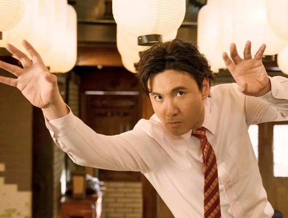 王多鱼|《西虹市首富》讲了个看似皆大欢喜的故事，片中有几个包袱白瞎了