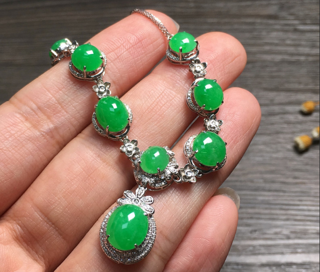 翡翠|购买翡翠要放平心态，还在想着能够捡漏？不要那么天真了