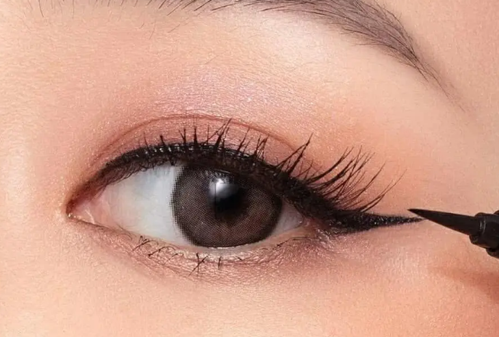 护肤品 化妆也是需要一定技巧的呢