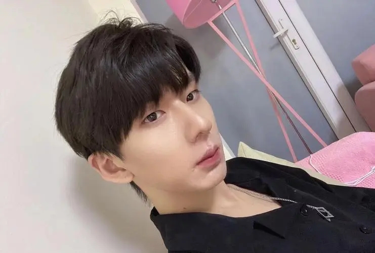 手机游戏|机车女神痞呦跨界参与LOL手游冰雪节，麋鹿装造型备受期待！