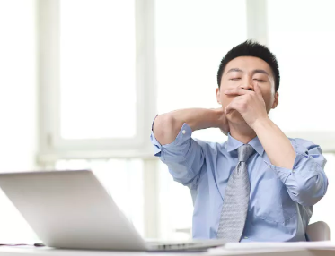 脑梗|爱吸烟的人，“头部”出现4种异常，或是脑梗上门，早查一下脑CT