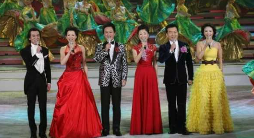 没谈过恋爱的我|春晚新添主持一姐，长相漂亮主持功力深厚，网友：让我想起了2007年的黑色三分钟