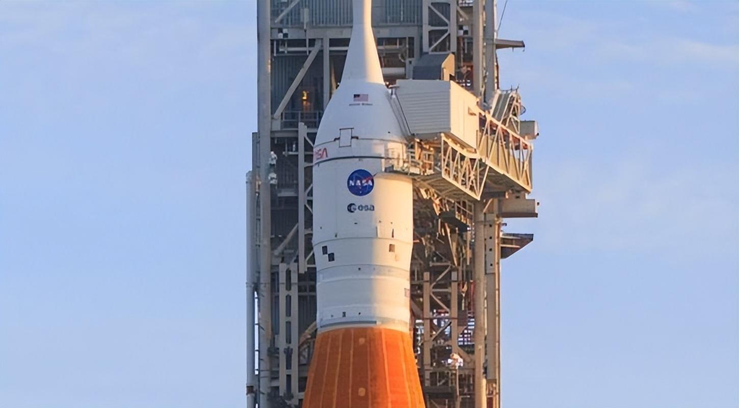 关键一步!美国登月飞船到站,NASA:2030年实现居住月球